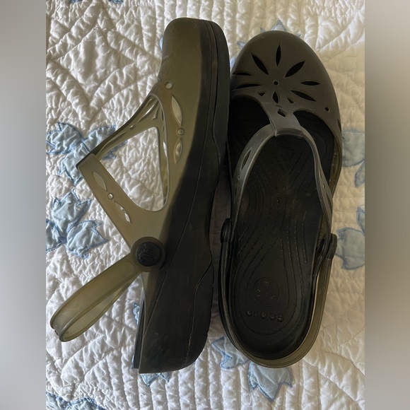 CROCS T-strap Size 9 Maryjanes - Picture 2 of 4